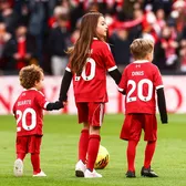 Moment emoționant pe Anfield    Copiii lui Diogo Jota  au intrat pe teren înainte de Liverpool - Wolves » Gest superb făcut de Van Dijk