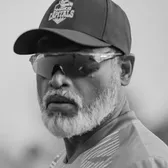 Doliu în cricket    Antrenorul secund a murit  în timp ce echipele erau la încălzire