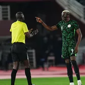 Osimhen, celebrare controversată    FOTO:   Cum a ales starul Nigeriei   să sărbătorească golul  de la Cupa Africii » Arbitrul l-a sancționat