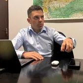 Scandalul „40% români” continuă  Eduard Novak, mesaj pentru contestatarii legii care a înfuriat Liga 1:   „Nu uitați că trăiți în România”