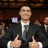 Ronaldo a atras toate privirile     FOTO.  Accesoriul cu care portughezul a făcut senzație la gala   Globe Soccer Awards  » Costă 700.000 de euro