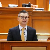 „Fără bani publici s-ar desființa”   Deputatul   Ionuț Stroe  atrage atenția asupra depedenței de fonduri de la stat: „CSM București și Dinamo nu ar exista”