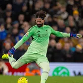 Alisson, gafă de amatori    FOTO:   Portarul lui   Liverpool  a fost aproape să ia gol după o greșeală nepermisă » Reacțiile fanilor: „E încă mahmur”