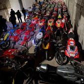 Motociclete confiscate de FBI    FOTO:  Modele pilotate de Rossi și Marquez, în colecția unui campion olimpic, acum în   top 10 cei mai căutați infractori din lume