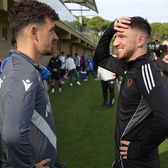 Revedere savuroasă    FOTO-VIDEO.  Maxim și Sorescu, îmbrățișări zgomotoase cu Grozav și Hanca și   glume pe teren  înainte de Gaziantep - Petrolul