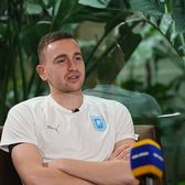 „Căpitanul nostru m-a lovit așa”  Interviu savuros   GOLAZO.ro  în Antalya cu Oleksandr Romanchuk, stoperul Craiovei:   „Sunteți gemeni sau ce?”