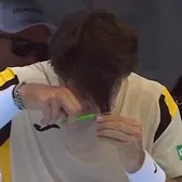 Moment aparte la Auckland  Un jucător   s-a tuns  de unul singur în timpul meciului