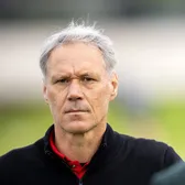 „Suntem șocați!”  Motivul retragerii bruște a   legendei Marco van Basten  din televiziune