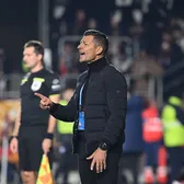 „Arbitraj mai corect”    Costel Gâlcă,  nemulțumit de „fluierași”: „Am avut penalty la multe meciuri și nu ne-a fost acordat”