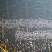 Atac la Boloni  Bannerul suporterilor de la FC Argeș, după criticile aduse lui Dobrin: „Niciodată nu ai fost   legendă ca el”