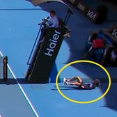 Panică la Australian Open    FOTO+VIDEO.   Un copil de mingi   a leșinat pe teren!  Cine i-a sărit imediat în ajutor