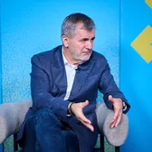 Plafon salarial pentru străini  Propunerea patronului revelației din Liga 1 pentru echipele finanțate din bani publici:   „Să nu poată primi mai mult de atât”