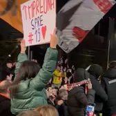 Dinamo, cu gândul la titlu    Primire senzațională  la Sibiu: ce bannere au afișat fanii la hotelul echipei + reacția clubului