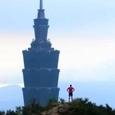 Își riscă viața în direct!  Va escalada clădirea de 508m fără protecție și   știe că poate muri!  Netflix, pusă la zid pentru live: „Decizie macabră”