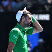Djokovic, aproape de descalificare!    FOTO.   Moment tensionat la   Australian Open,  după ce sârbul s-a enervat » Gest iresponsabil