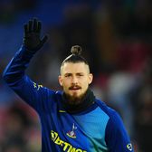 Un minut de fotbal    Radu Drăgușin  a fost introdus de Thomas Frank chiar înainte de finalul meciului cu Burnley