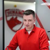 „24 de persoane urmăresc tot ce se întâmplă în lume”    Cum se fac transferurile la Dinamo  + detalii despre departamentul de scouting