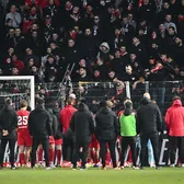 Tensiuni în Belgia    VIDEO.  Fanii fostei echipe antrenate de   Mircea Rednic  au intrat cu forța în vestiarul favoriților