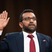 Omul lui Trump i-a lăsat mască  Șeful FBI a vrut să fugă de ședința cu directorul MI5 ca să vadă un meci din   Premier League!