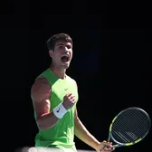 Semifinală incredibilă la Melbourne   Carlos Alcaraz s-a calificat în   finala Australian Open!  S-a doborât un record vechi de 17 ani  