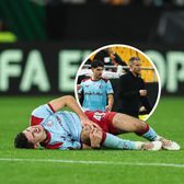 „E sfâșietor”     FOTO:    Robin van Persie  și-a consolat fiul după accidentarea suferită în Europa League: „Primele semne nu sunt bune”