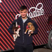 „Câinii” și cățeii     Ședință foto specială la Dinamo,   pentru a încuraja adopțiile: „Weekendul acesta să fie ultimul în adăpost”