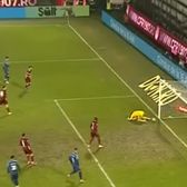 Mihai Popa, gafă de zile mari    FOTO.  Portarul adus de   CFR Cluj  din Serie A a scăpat mingea în poartă!