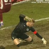 Salvați de gazon    FOTO.    Noroc incredibil pentru CFR Cluj!  Ce s-a întâmplat la penalty-ul care i-a readus în meci cu Metaloglobus