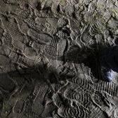 Probleme mari pe Arc    FOTO:  Dinamoviștii au intrat în stadion   prin noroi și ripostează:  „Mai bine interzicem orice galerie adversă”