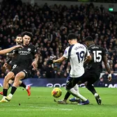 VAR a la Liga 1    FOTO.  Fază de neînțeles la   Tottenham - City:  a dat gol după ce a șutat în piciorul fundașului! Guardiola, furios