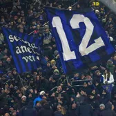 Ultrașii lui Inter, atac rasist  Scene șocante în Italia: patru tineri   au fost bătuți și batjocoriți  în gară de ultrașii echipei lui Chivu