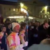 Imagini pentru istorie!    VIDEO  Cristi Chivu a preluat    torța olimpică:  ce i s-a strigat din public