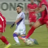 Putea să-i rupă piciorul!    FOTO.  Eliminat după ce   și-a călcat adversarul pe gleznă  » Colțescu, salvat de VAR: lăsase jocul să continue!