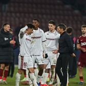 Fanii Rapid, furioși în Gruia    VIDEO:  Jucătorii lui Costel Gâlcă, puși la zid după   eliminarea  din Cupa României: „Rușine să vă fie!”