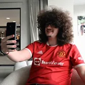 Man. United l-a sabotat!    FOTO.  Era live în fața a 260.000 de oameni când i s-a spulberat visul. Continuă „chinul” fanului care   nu s-a mai tuns de aproape 500 de zile