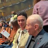 David Popovici, întâlnire specială  Multiplul campion a fost filmat la un eveniment public,   alături de una dintre marile personalități ale României