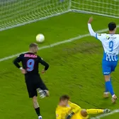 Moment sclipitor    FOTO.     Valentin Crețu  a dat peste cap toată apărarea oltenilor » Pasă de senzație la golul lui Bîrligea