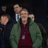 Scandal la Man. United  Un coproprietar a fost nevoit să își ceară scuze după ce a afirmat că Marea Britanie ar fi   „colonizată de imigranți”.  Ce mesaj a apărut la stadion