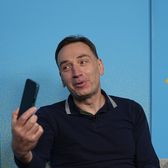 „Voi cum faceți, mă?!”  Jurnalistul revoltat că   românii rămân în urmă:  „Alții cum pot? Să-i aducem pe toți aici”