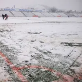 Condiții inumane de joc     FOTO.  Trei meciuri din Liga 2 se dispută pe terenuri complet    acoperite de zăpadă