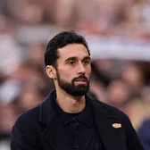 Real Madrid acuză arbitrajul  Arbeloa surprinde după înfrângerea ce îi poate costa pe „galactici”   primul loc în La Liga:  „Nu sunt supărat”