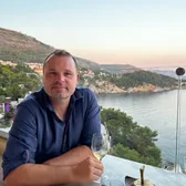 „Nu am vrut să fiu un idiot nenorocit”  Coșmarul Stelei din 2006 a ajuns   în spatele tejghelei:  „Nu mi-a plăcut niciodată faima”