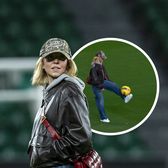 „E mai bună decât Drăgușin!”    FOTO.  Internetul a „explodat” după ce   Sydney Sweeney  a coborât pe gazon la meciul lui Sporting. Ce a făcut actrița