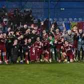 CFR Cluj s-a descătușat în vestiar    VIDEO.  Cum au sărbătorit jucătorii și staff-ul   calificarea neașteptată în play-off.  Zece victorii consecutive!