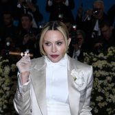 „Madonna, ajută-ne!”    FOTO.  Echipa lui Ionuț Radu,   apel la legenda muzicii:  „Îl ai? Contactează-ne!”