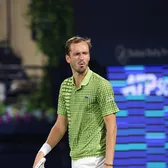 „Ca într-un film de la Hollywood”  Daniil Medvedev a fugit cu mașina de   rachetele lansate de Iran.  Motivul pentru care a fost nevoit să treacă de două ori aceeași graniță