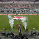 Scene incredibile!   Oaspeții au boicotat partida: gazdele au ieșit pe teren și au jucat fotbal cu copiii. Televiziunea a arătat   ZERO jucători  pe grafică