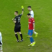 Fază bizară în FCSB - U Cluj      FOTO  Momentul care l-a făcut pe comentator să exclame:   „Să i-l bage în ochi  și mai multe nu!”