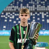 Cine este românul care a șocat Italia  Povestea lui   Troy Tomșa,  mijlocașul care a apucat de gât un arbitru la un meci de tineret