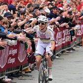 Pogacar se bate doar cu el!  Start de sezon fulminant al slovenului. Record de victorii în Strade Bianche. Dar   există o amenințare